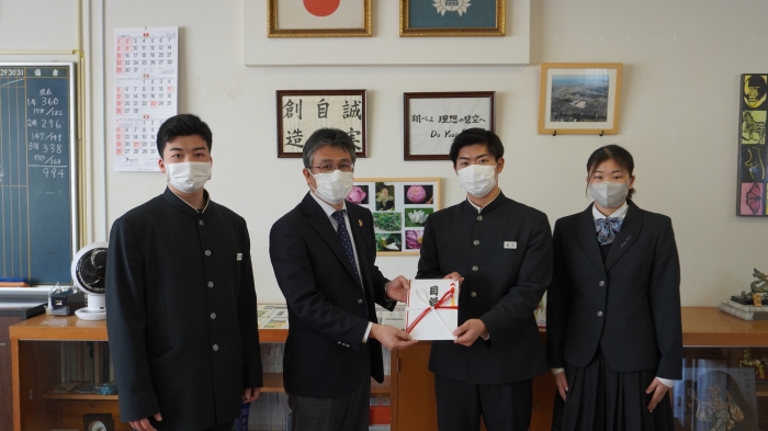 支援金贈呈式を行いました。