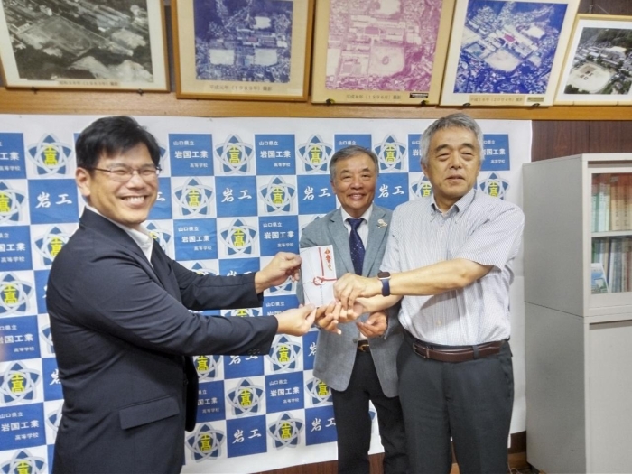 ゴルフ大会寄附金 贈呈式